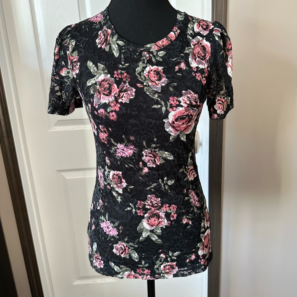 Dynamite Black and Pink Floral Short Sleeve Top